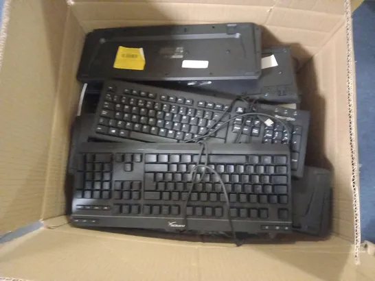 APPROXIMATELY 30 ASSORTED UNBOXED KEYBOARDS- COLLECTION ONLY