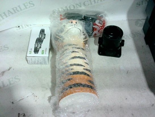 LOT OF APPROX. 12 ASSORTED ITEMS TO INCLUDE: SOLAR GARDEN LIGHTS, TIGER VASE