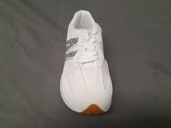 BOXED PAIR OF NEW BALANCE SHOES IN WHITE W. JEWEL EFFECT DETAIL EU SIZE 38