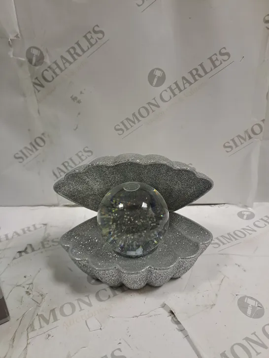 BOXED SENSE AROMA SEA SHELL LED COLOUR CHANGING LAMP - SILVER GLITTER