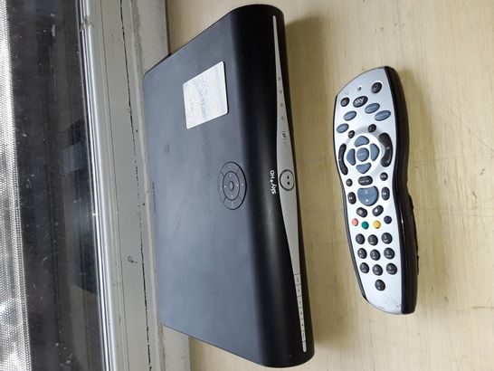 SKY+HD SET TOP BOX WITH CONTROLLER 