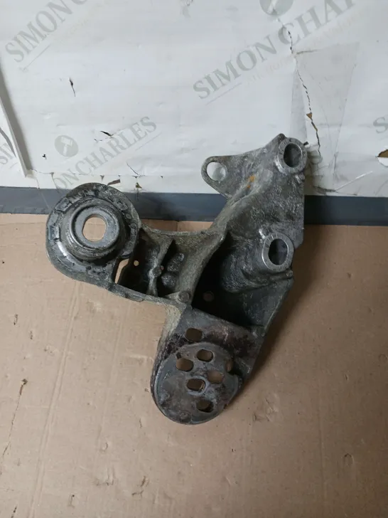 AUDI SUSPENSION MOUNT 