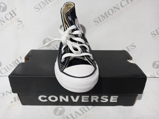 BOXED PAIR OF CONVERSE KIDS SHOES IN BLACK UK SIZE 10