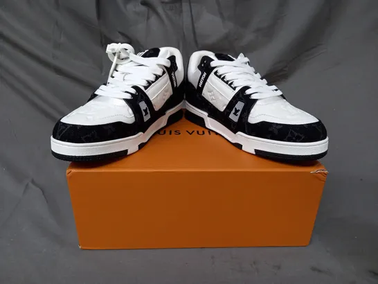 BOXED PAIR OF LOUIS VUITTON SNEAKERS IN BLACK/WHITE UK SIZE 8