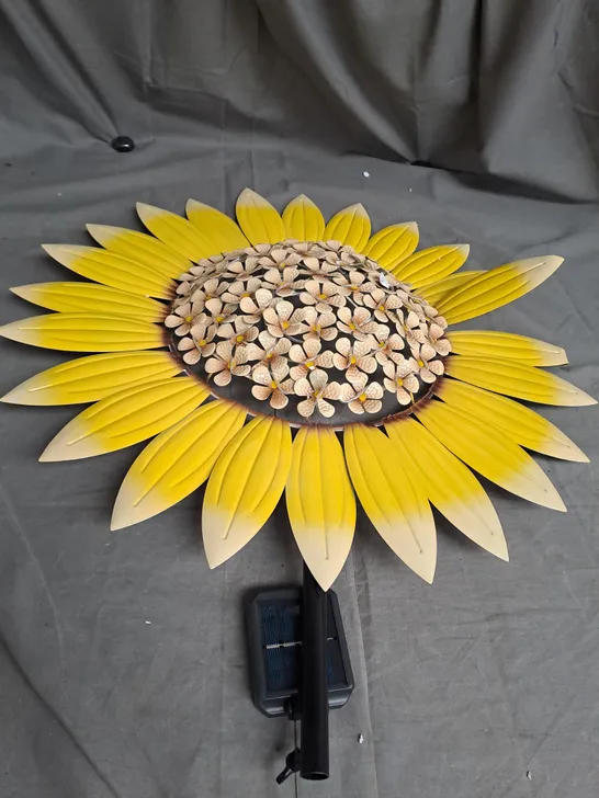 GARDEN REFLECTIONS SUNFLOWER LED SOLAR STAKE LIGHT