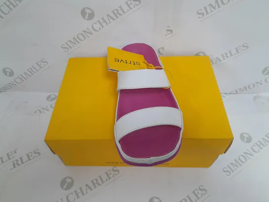 BOXED PAIR OF STRIVE SANDALS IN WHITE/PINK SIZE 5