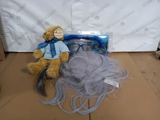 BOX OF APPROXIMATELY 10 ASSORTED TOYS AND GAMES TO INCLUDE MUMBLES TEDDY, TWO BARE FEET SNORKEL AND MASK, DESIGNER PROFESSIONAL WIG, ETC