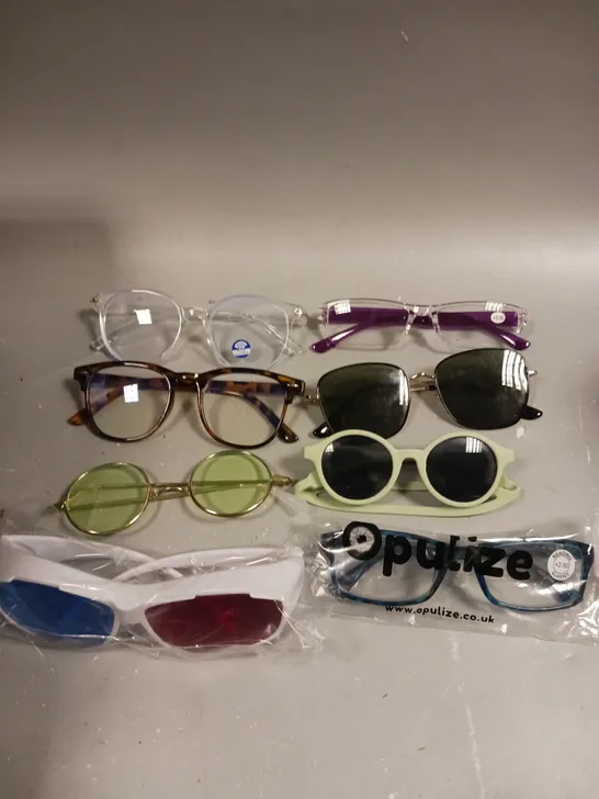 APPROXIMATELY 20 ASSORTED SUNGLASSES/PRESCRIPTION GLASSES IN VARIOUS DESIGNS	