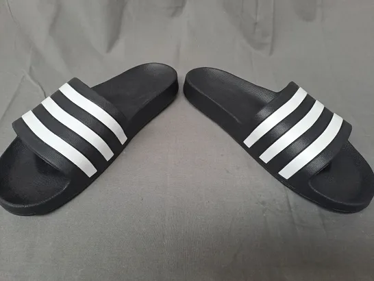 PAIR OF ADIDAS SLIDERS IN BLACK/WHITE UK SIZE 11