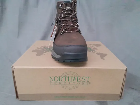 BOXED PAIR OF NORTHWEST TERRITORY PELLY ANKLE BOOTS IN DARK BROWN UK SIZE 8