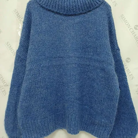 APPROXIMATELY 39 BRAND NEW ROLL NECK PULLOVERS IN CORNFLOWER BLUE IN VARIOUS SIZES- 3 BOXES