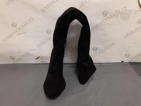 BOXED PAIR OF DESIGNER THIGH-HIGH HEELED BOOTS IN BLACK SIZE 255