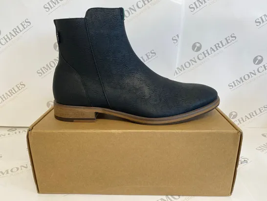 BOXED PAIR OF V.GAN MUSTARDB BLACK BOOTS SIZE 44