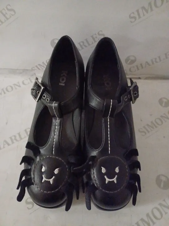 BOXED PAIR OF KOI WOMEN'S BLACK A SPIDERS CHOICE MARY JANES SIZE 6