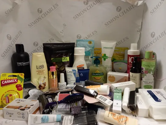 LOT OF APPROXIMATELY 20 HEALTH & BEAUTY PRODUCTS TO INCLUDE CERAVE , PALMERS , PALMOLVIE ECT