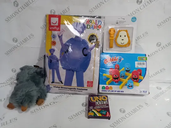 BOX OF APPROX 25 ASSORTED TOYS TO INCLUDE - SMIFFY ROALD DAHL - UNO FLIP - MATCH STICK MONKEY ECT