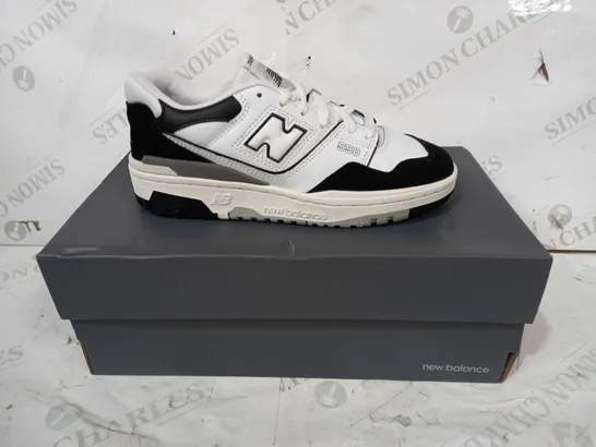 BOXED PAIR OF NEW BALANCE TRAINERS IN BLACK/WHITE UK SIZE 4.5