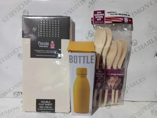 BOX OF APPROXIMATELY 10 ASSORTED HOUSEHOLD ITEMS TO INCLUDE 5PC WOODEN SPOON SET, STAINLESS STEEL DRINK BOTTLE, PERCALE DOUBLE FLAT SHEET, ETC