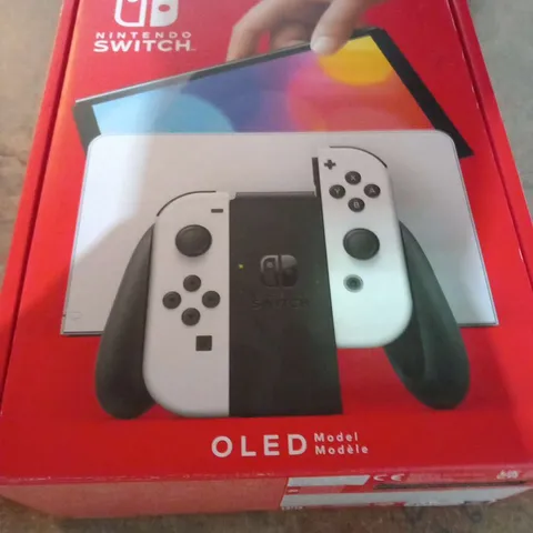 BOXED NINTENDO SWITCH OLED HANDHELD GAMES CONSOLE - WHITE