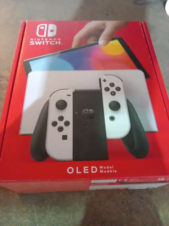 BOXED NINTENDO SWITCH OLED HANDHELD GAMES CONSOLE - WHITE