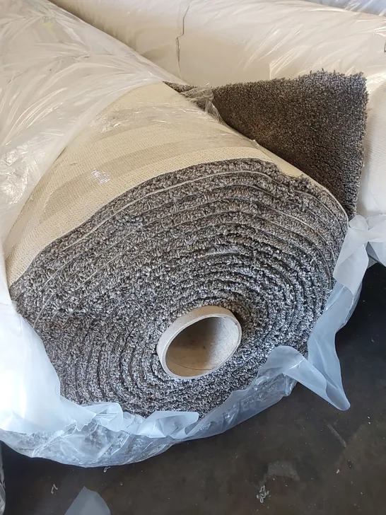 ROLL OF QUALITY ULTIMATE EXPRESSIONS ASH CARPET // SIZE: APPROX 5 X 15.31m