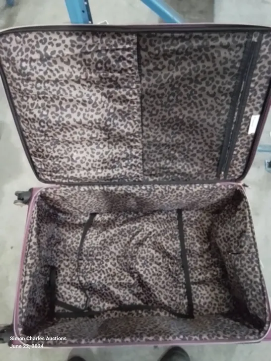 BRAND NEW IT BRAND LARGE LUGGAGE CASE ON WHEELS IN PURPLE AND ROSE PINK WITH LEOPARD PRINT INTERIOR 