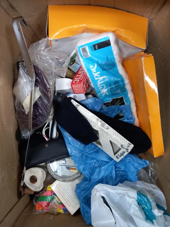 BOX OF APPROXIMATELY 15 ASSORTED HOUSEHOLD PRODUCTS TO CONTAIN MAGIC ERASER, DOOR KNOCKER, SPECTACLES ETC 