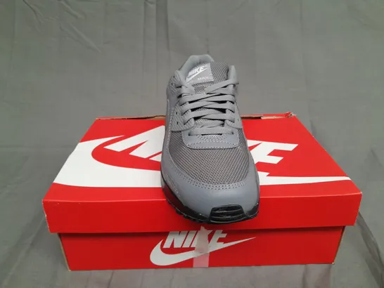 BOXED PAIR OF NIKE AIR MAX 60 COOL GREY SIZE UK 9