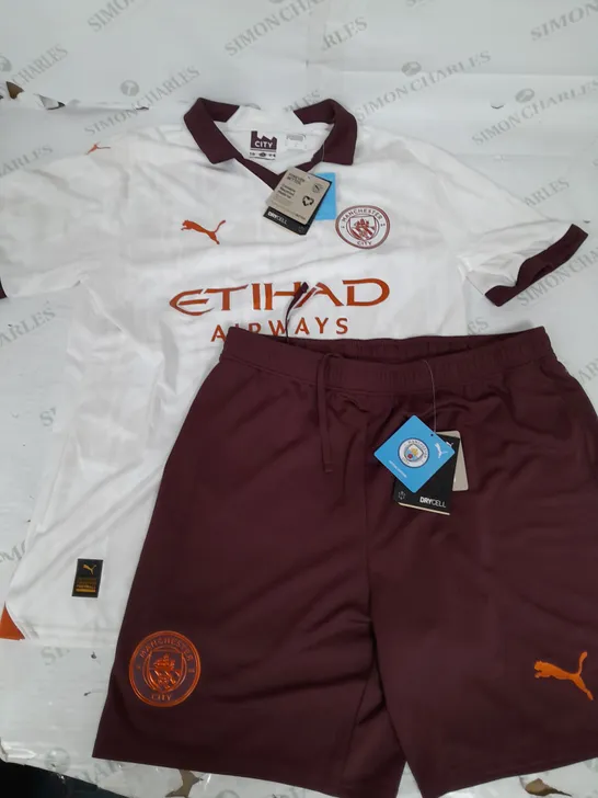 MANCHESTER CITY AWAY JERSEY AND SHORTS - M