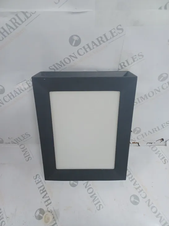 BOXED PHILIPS KARP LED OUTDOOR WALL LIGHT 