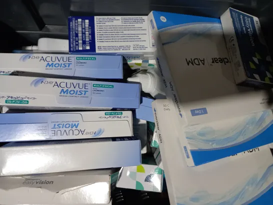 APPROXIMATELY 20 ASSORTED HEALTH CARE ITEMS TO INCLUDE ACUVUE OASYS CONTACT LENSES, 1-DAY ACUVUE MOIST CONTACT LENSES, ETC