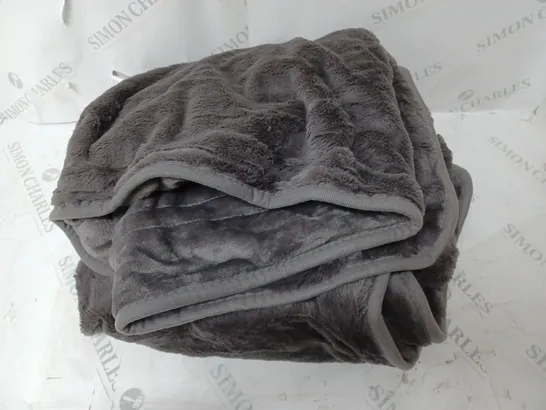 COZEE HOME VELVETSOFT HEATED THROW IN CHARCOAL 