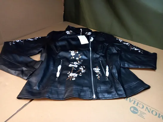 DESIGNER BLACK/FLORAL DETAILED FAUX LEATHER JACKET