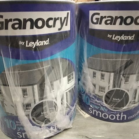 TOTE OF TWO 5L TINS OF BLACK GRANOCRYL 