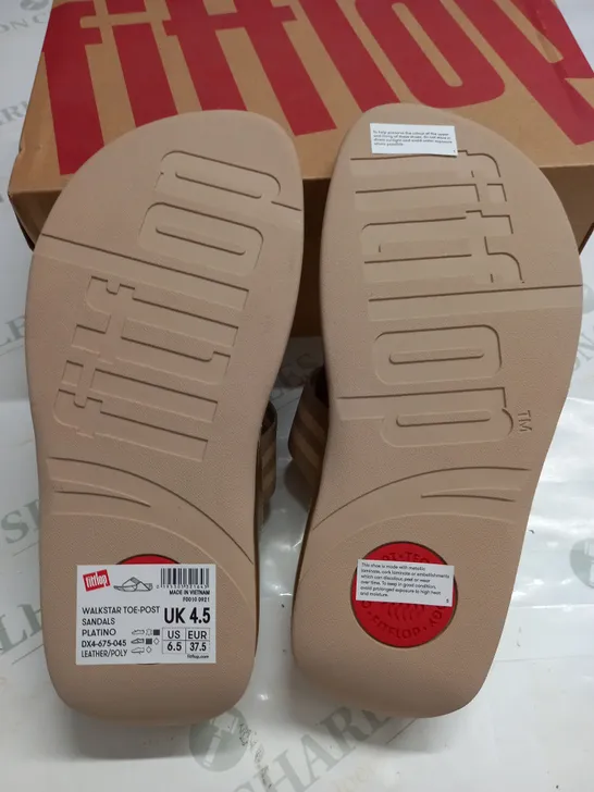 BOXED PAIR OF FITFLOP WALKSTAR TOE-POST SANDALS IN PLATINO - UK 4.5