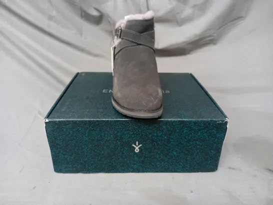 BOXED PAIR OF EMU AUSTRALIA SUEDE ANKLE BOOTS IN DARK GREY SIZE 5