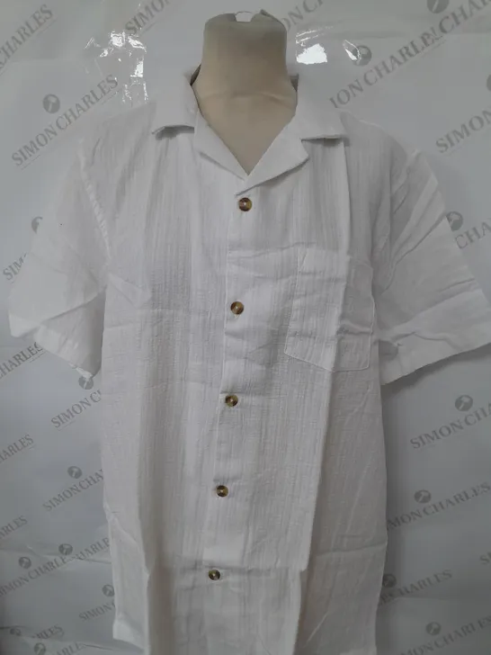 APPROXIMATELY 20 ASSORTED COTTON ON CLOTHING ITEMS TO INCLUDE RIVIERA SHORT SLEEVE SHIRT IN WHITE SIZE M, EVERFINE OFF THE SHOULDER PULLOVER IN GREY SIZE XS, JEANS SIZE 38EU