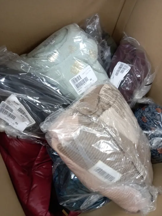 BOX OF APPROXIMATELY 15 ASSORTED CLOTHING ITEMS TO INCLUDE BODY WARMER, TOPS, JUMPERS ETC