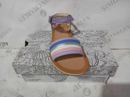 BOXED PAIR OF CLARKS OPEN TOE SANDALS IN MULTI-COLOUR UK SIZE 2.5