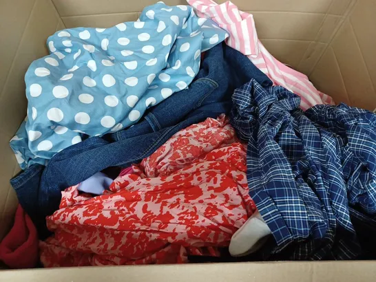 BOX OF APPROXIMATELY 25 ASSORTED ITEMS OF CLOTHING TO INCLUDE MAZEYS, LYCRA, COOFANDY, ETC