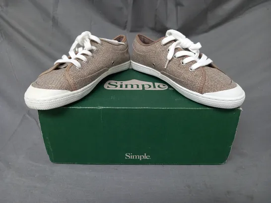 BOXED PAIR OF SIMPLE SATIRE CANVAS SNEAKERS IN BEIGE SIZE 4