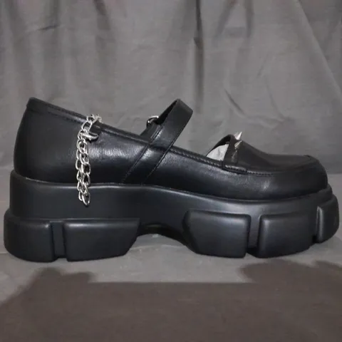 PAIR OF KOI CLOUD MIST CHUNKY SHOES IN BLACK SIZE 6 