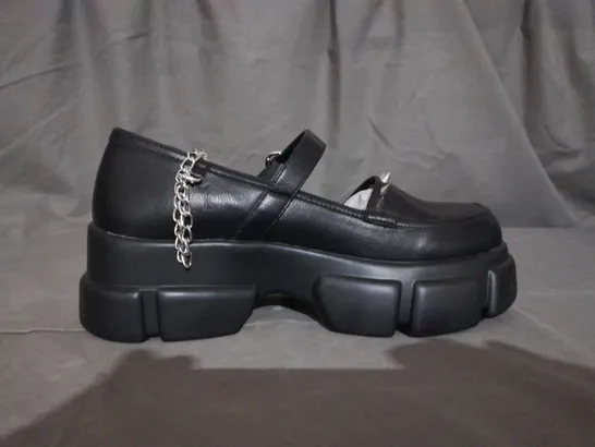 PAIR OF KOI CLOUD MIST CHUNKY SHOES IN BLACK SIZE 6 