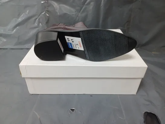 BOXED PAIR OF WOMENS WINE LEATHER ANKLE BOTS SIZE 36