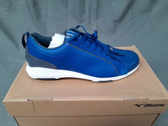 BOXED PAIR OF MIZUNO TRAINERS IN BLUE SIZE UK 11