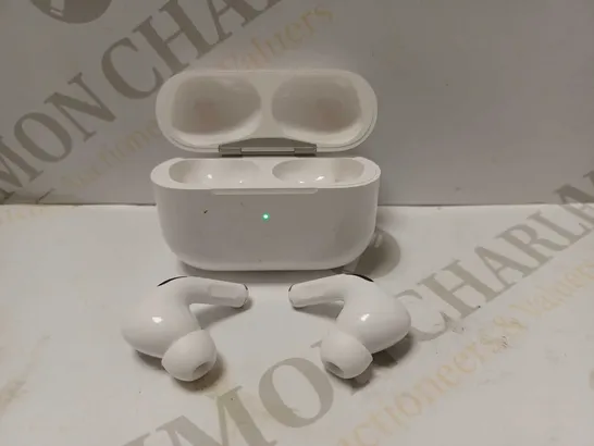 UNBRANDED TRUE WIRELESS BLUETOOTH EARBUDS IN WHITE