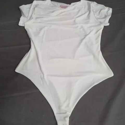 PINK BOUTIQUE WHITE ROUND NECK STRETCH BODYSUIT - SIZE UNSPECIFIED 