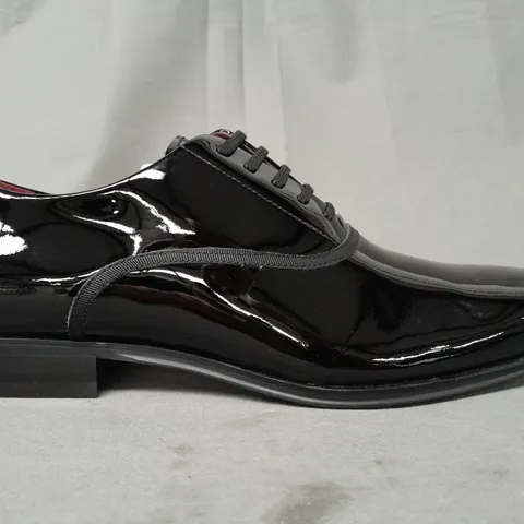 BOXED PAIR OF DUNE LONDON LACE-UP SHOES IN GLOSSY BLACK SIZE 7