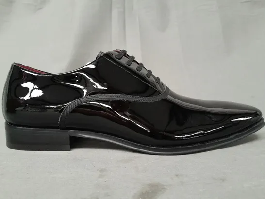 BOXED PAIR OF DUNE LONDON LACE-UP SHOES IN GLOSSY BLACK SIZE 7