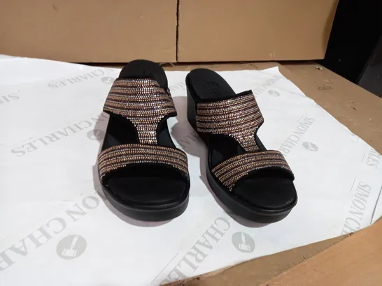 BOXED PAIR OF SKECHERS RUMBLE ON BLING GAL RHINESTONE SLIDE WEDGE SANDAL BLACK/GOLD - SIZE 7